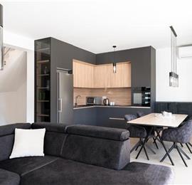 4 Bedroom Villa with Pool near Vodice town, Sibenik Riviera, sleeps 8